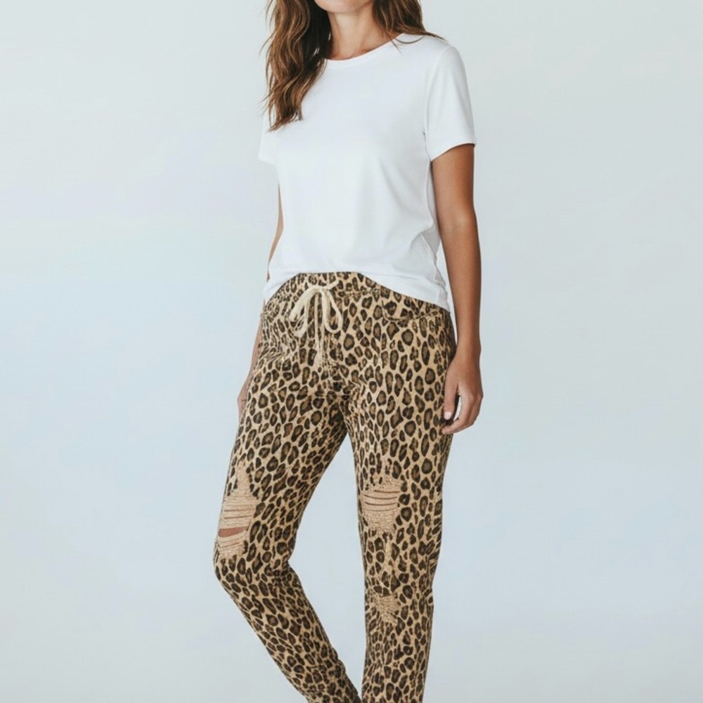 YMI Leopard Print Jogger Jeans M | Distressed Animal Print | Stretch - Picture 2 of 8